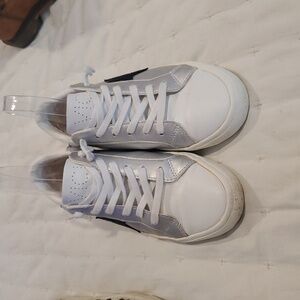 Modern Rush Women Modern Rush Walking On Clouds Sneaker Washed Silver Size 8